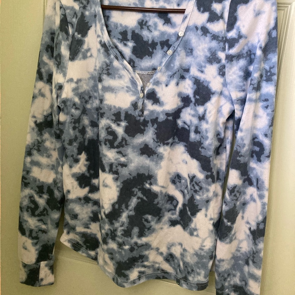 Women’s blue and white tie-dye top.